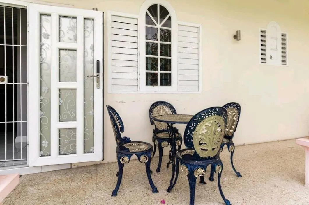 Apartamento Sleek 4Ppl Apartment, Pool, Parking, Gated, Cctv & Wifi Ocho Ríos
